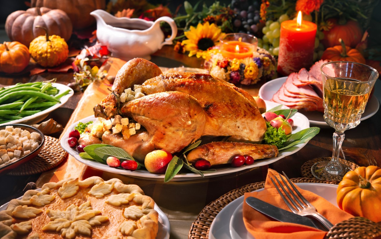 A Guide to Thanksgiving Etiquette for Hosts and Guests | Etiquette ...